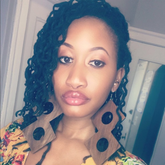 Meet your Posher, Alexa - Picture 1 of 1